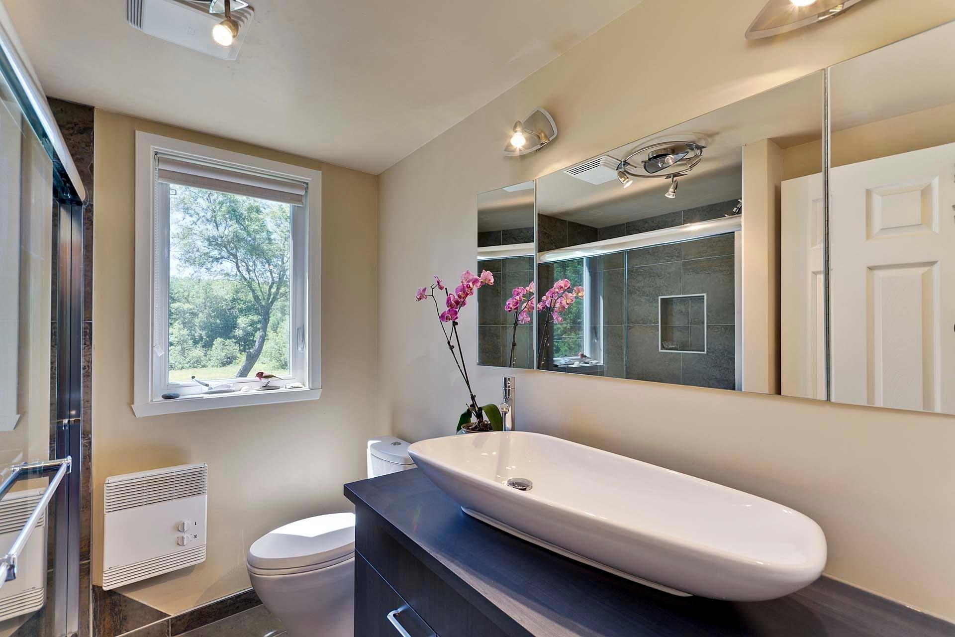 









23


Rue de Bromont

,
Sutton,




QC
J0E2K0

