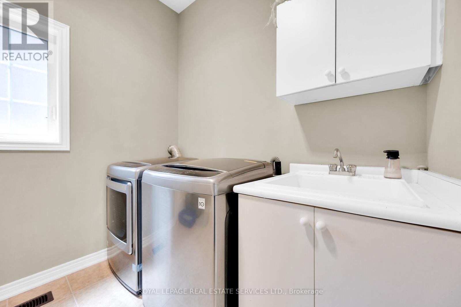 












123 ATTRIDGE CRESCENT

,
Hamilton,




Ontario
L0R2H7

