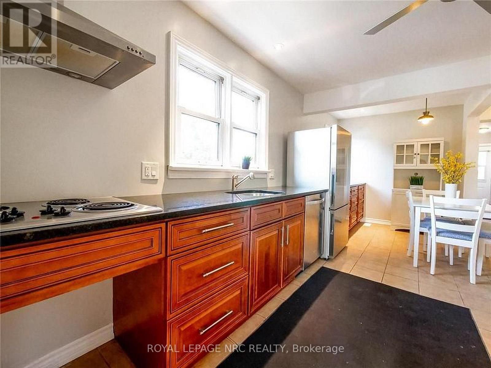 












3090 DORCHESTER ROAD

,
Niagara Falls (Stamford),




Ontario
L2J2Z7

