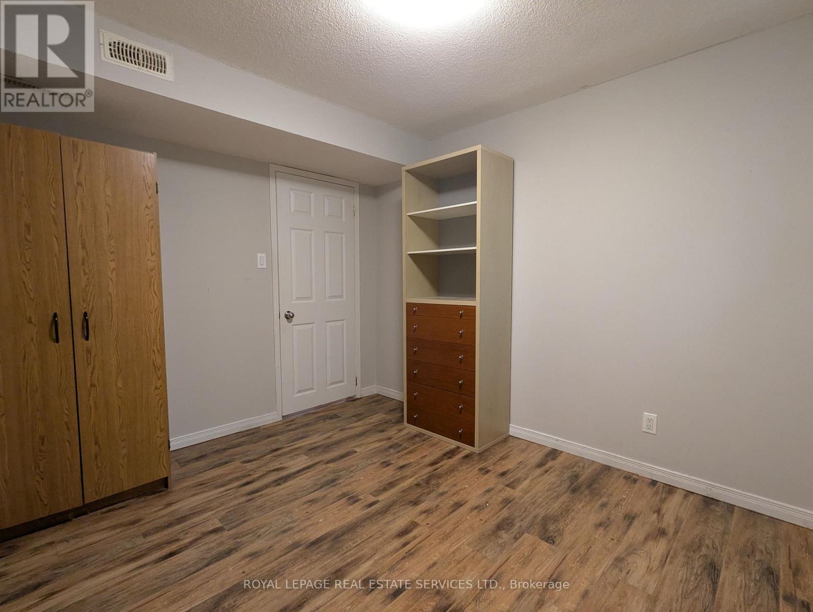 












BSMT - 6053 LEESIDE CRESCENT

,
Mississauga,




Ontario
L5M5K6


