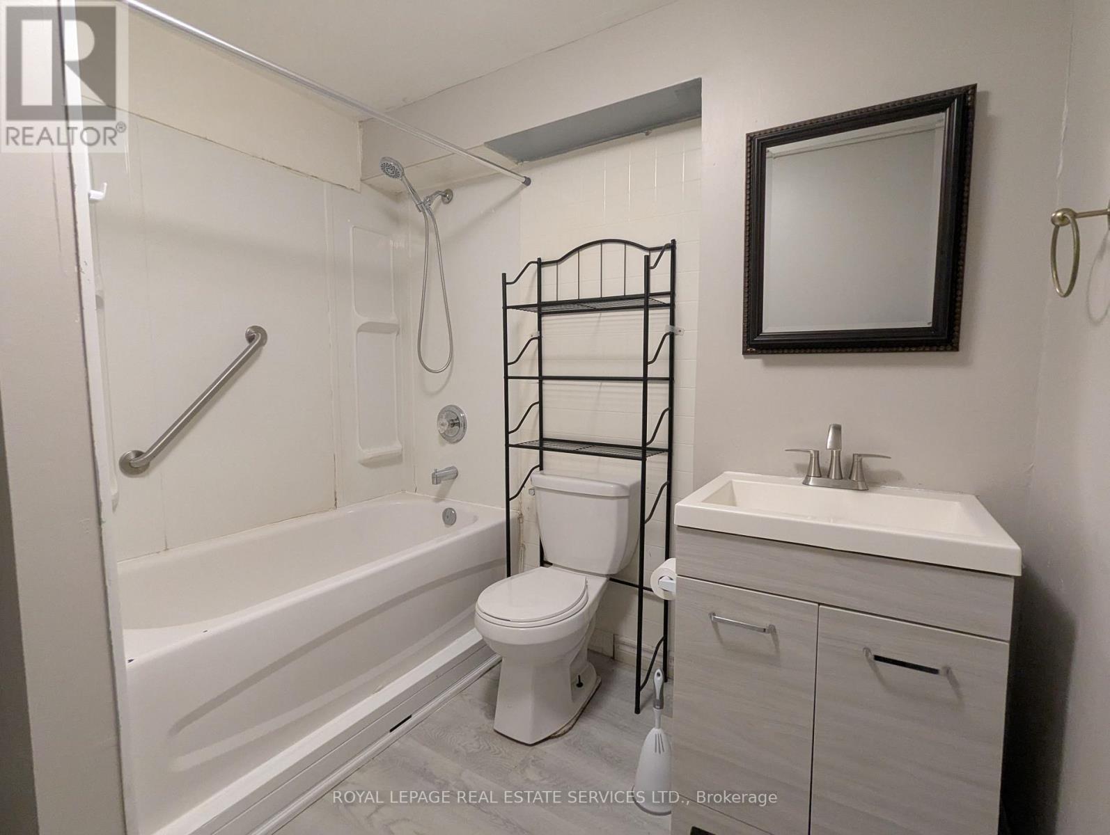 












BSMT - 6053 LEESIDE CRESCENT

,
Mississauga,




Ontario
L5M5K6

