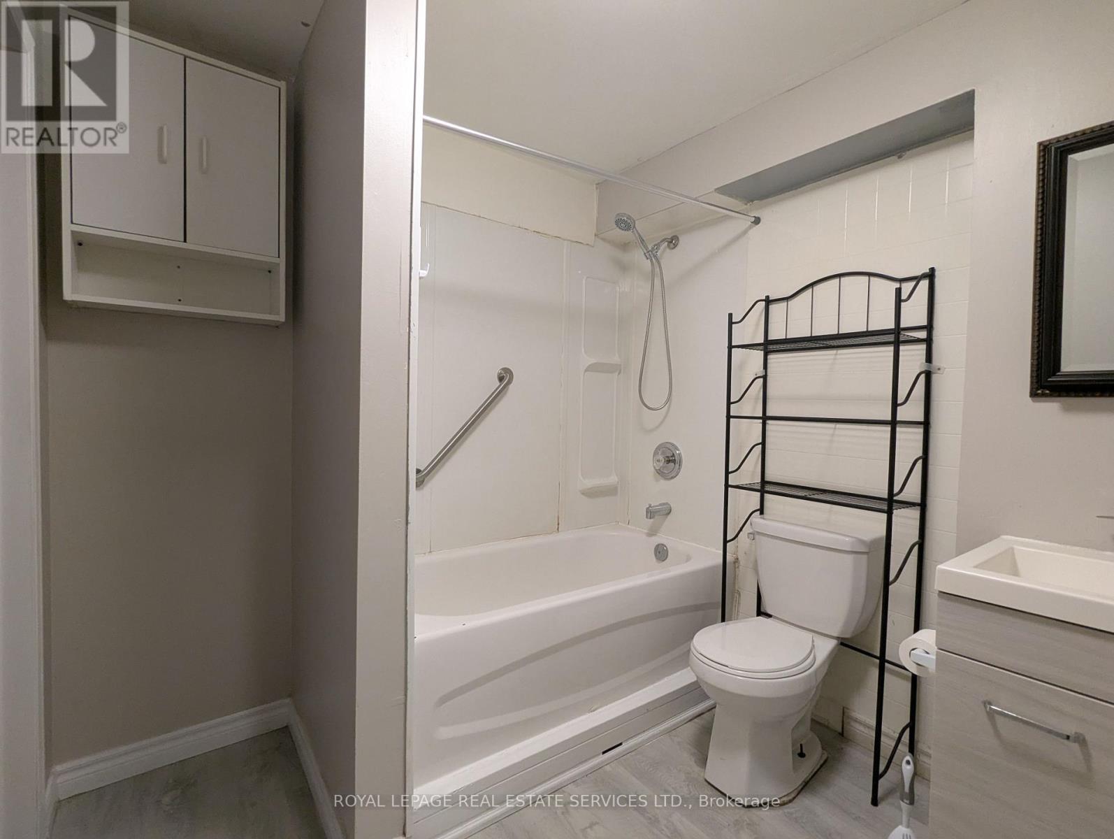 












BSMT - 6053 LEESIDE CRESCENT

,
Mississauga,




Ontario
L5M5K6

