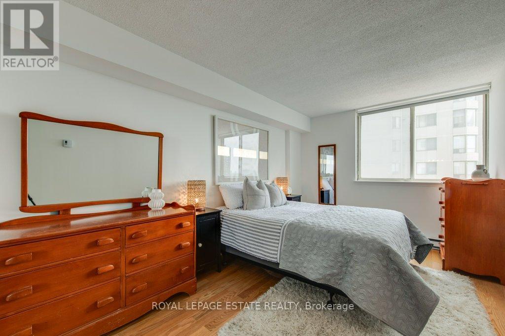 












1012 - 160 ALTON TOWERS CIRCLE

,
Toronto,




Ontario
M1V4X8

