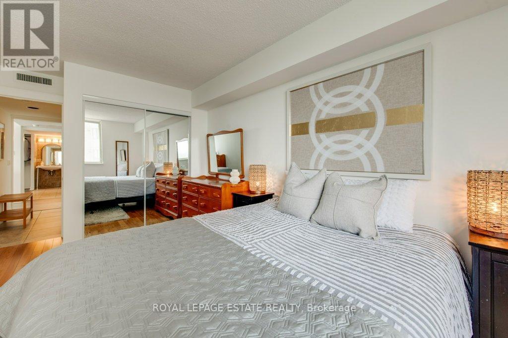 












1012 - 160 ALTON TOWERS CIRCLE

,
Toronto,




Ontario
M1V4X8

