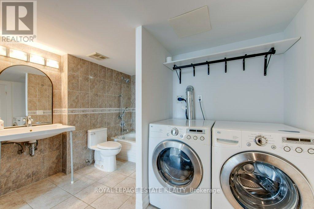 












1012 - 160 ALTON TOWERS CIRCLE

,
Toronto,




Ontario
M1V4X8

