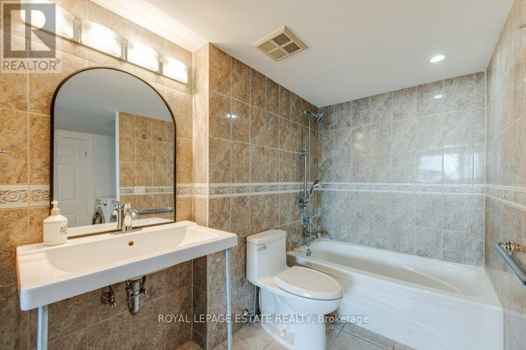 












1012 - 160 ALTON TOWERS CIRCLE

,
Toronto,




Ontario
M1V4X8

