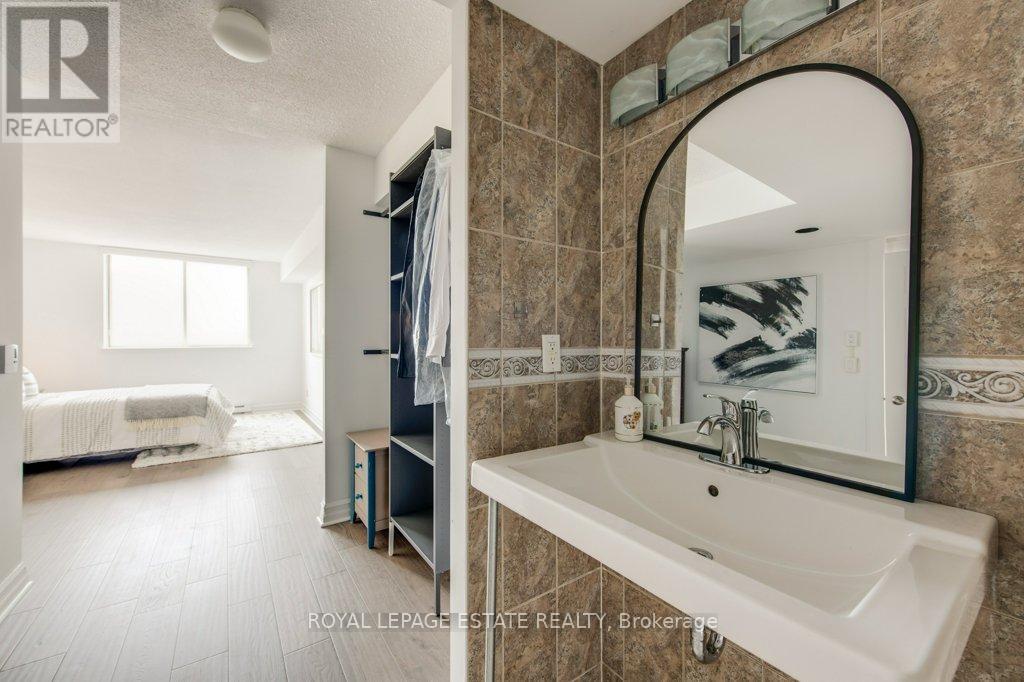 












1012 - 160 ALTON TOWERS CIRCLE

,
Toronto,




Ontario
M1V4X8

