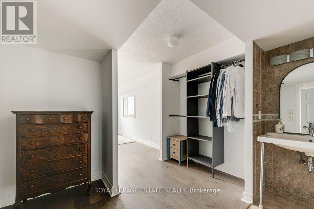 












1012 - 160 ALTON TOWERS CIRCLE

,
Toronto,




Ontario
M1V4X8

