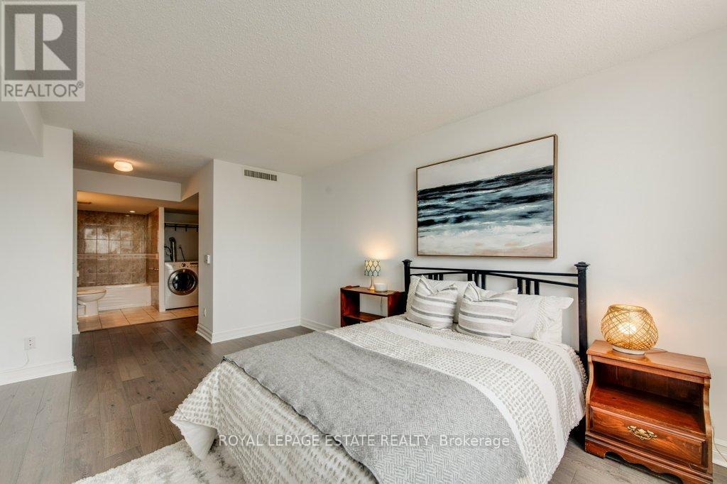 












1012 - 160 ALTON TOWERS CIRCLE

,
Toronto,




Ontario
M1V4X8

