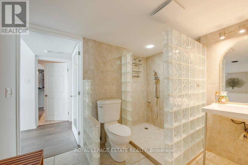 












1012 - 160 ALTON TOWERS CIRCLE

,
Toronto,




Ontario
M1V4X8

