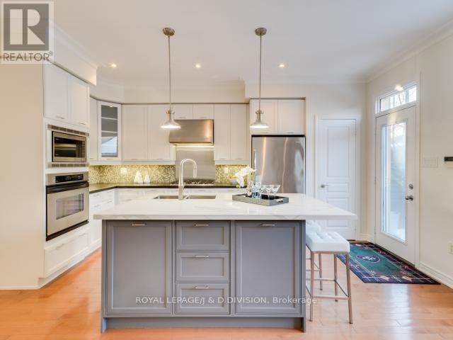 












51 NORTHERN DANCER BOULEVARD

,
Toronto,




Ontario
M4L3Z8

