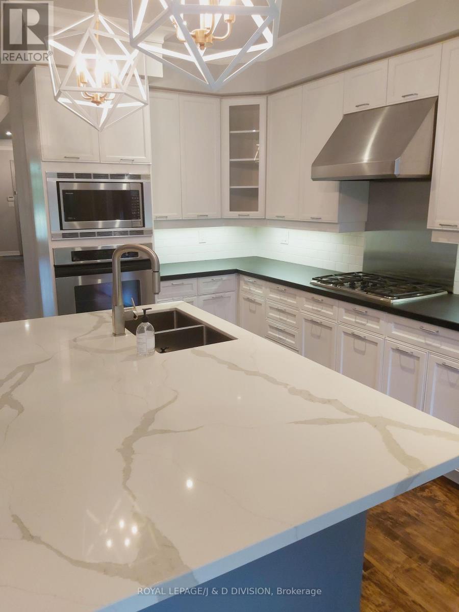 












51 NORTHERN DANCER BOULEVARD

,
Toronto,




Ontario
M4L3Z8

