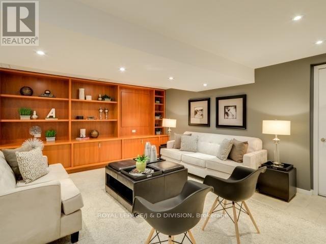 












51 NORTHERN DANCER BOULEVARD

,
Toronto,




Ontario
M4L3Z8

