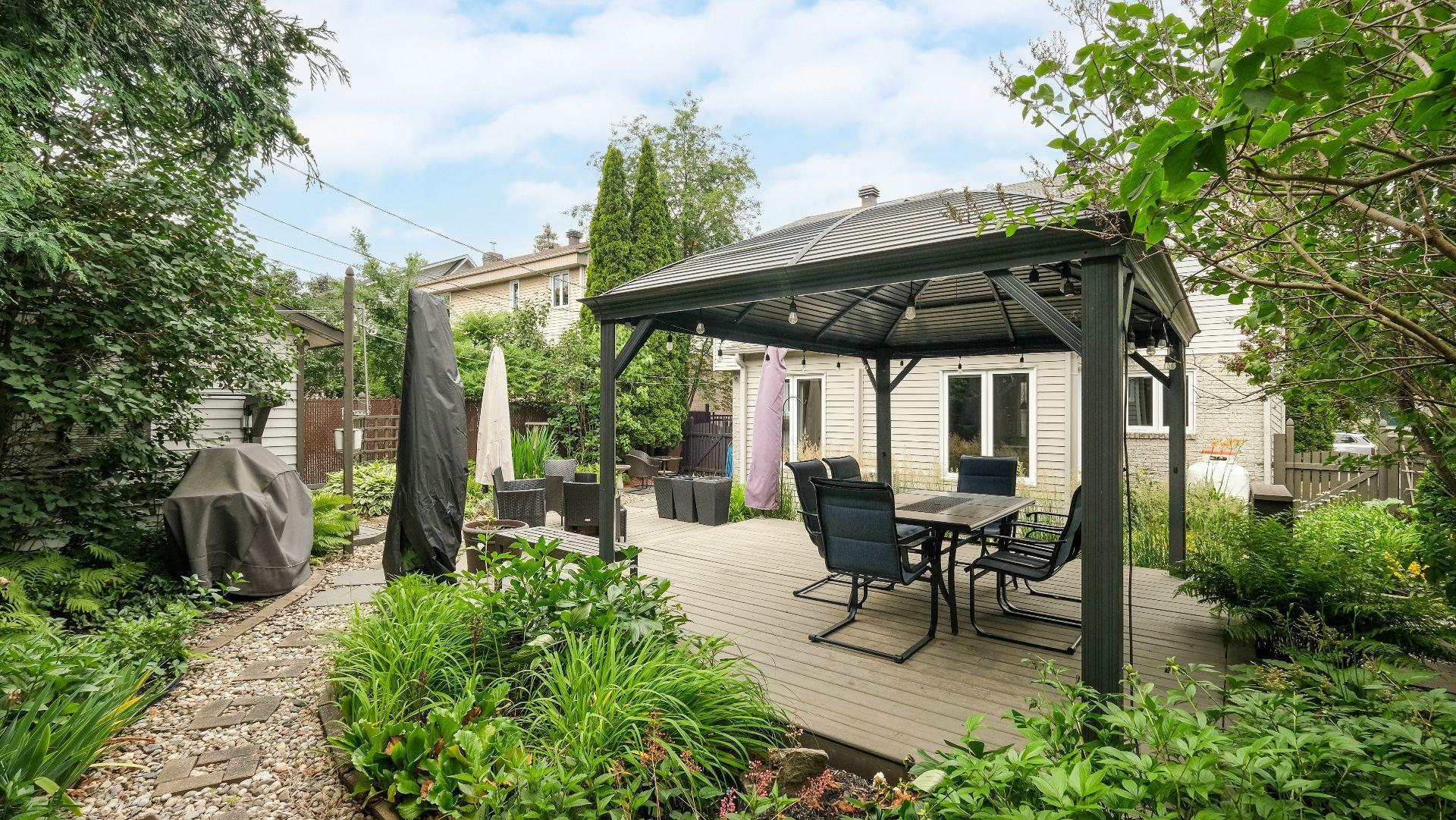 









385


Rue François-Le Ber

,
La Prairie,




QC
J5R5M1


