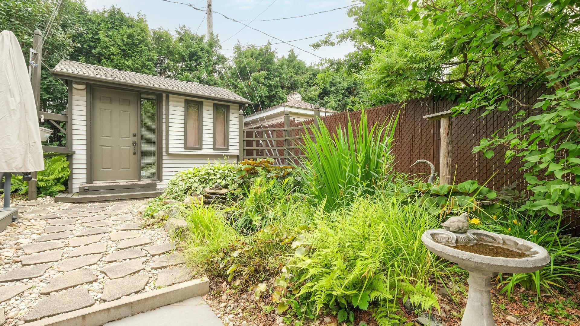 









385


Rue François-Le Ber

,
La Prairie,




QC
J5R5M1

