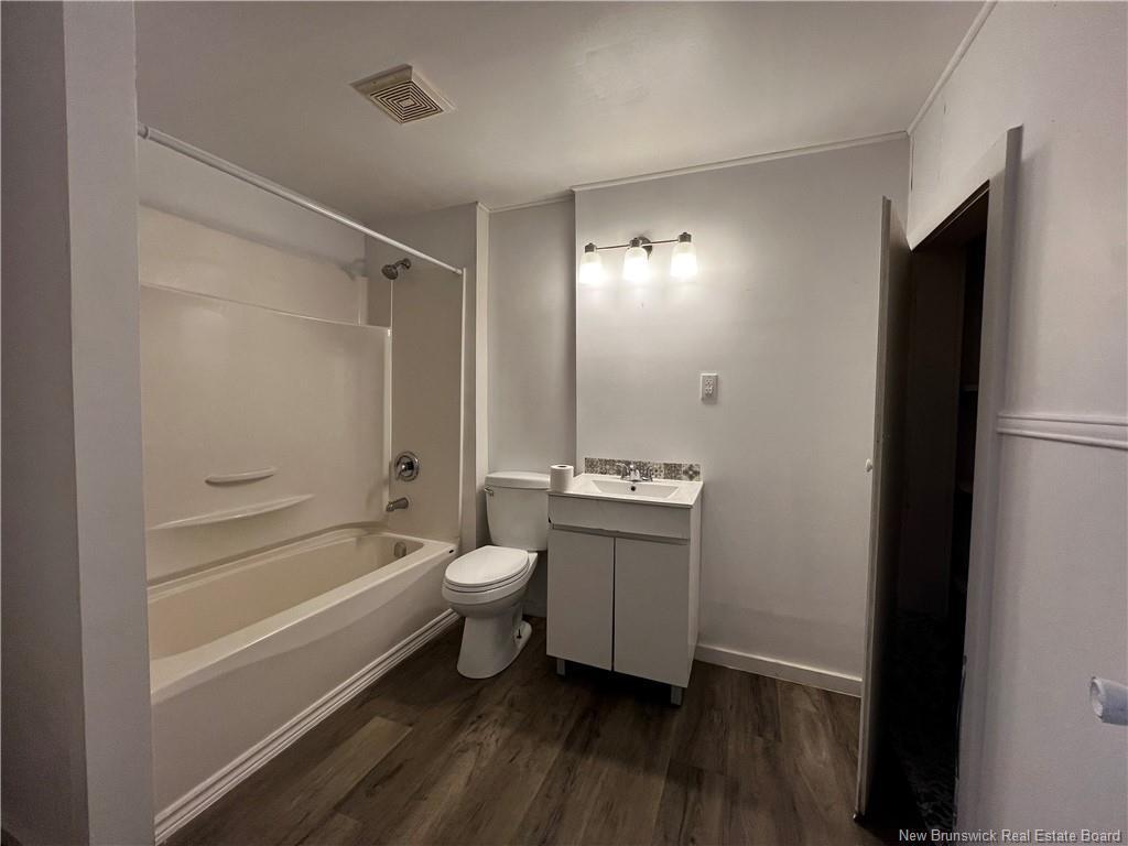 









555


Duke

,
Bathurst,




NB
E2A 2X6


