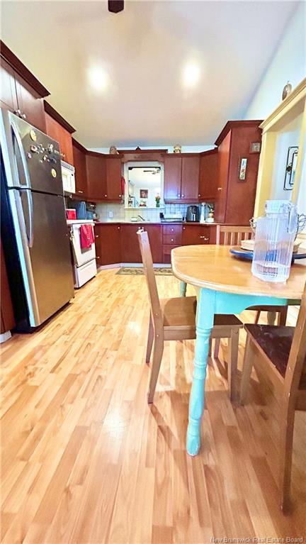 









896


des Acadiens

BLVD,
Bertrand,




NB
E1W 1H6

