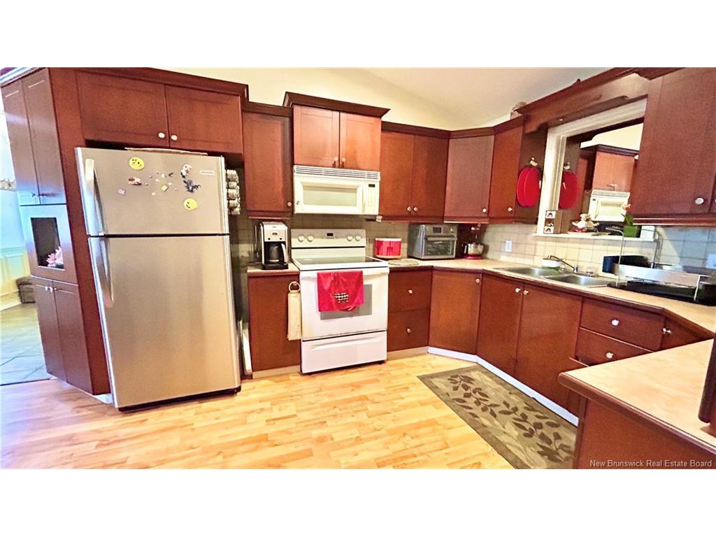 









896


des Acadiens

BLVD,
Bertrand,




NB
E1W 1H6

