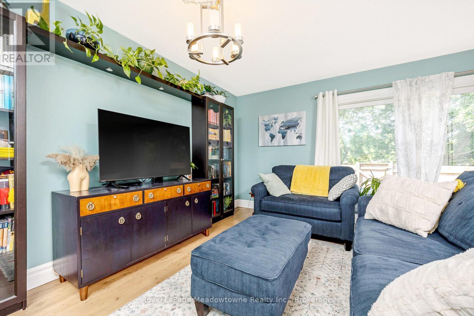 












633 WOODWARD AVENUE

,
Milton (DP Dorset Park),




Ontario
L9T3K4

