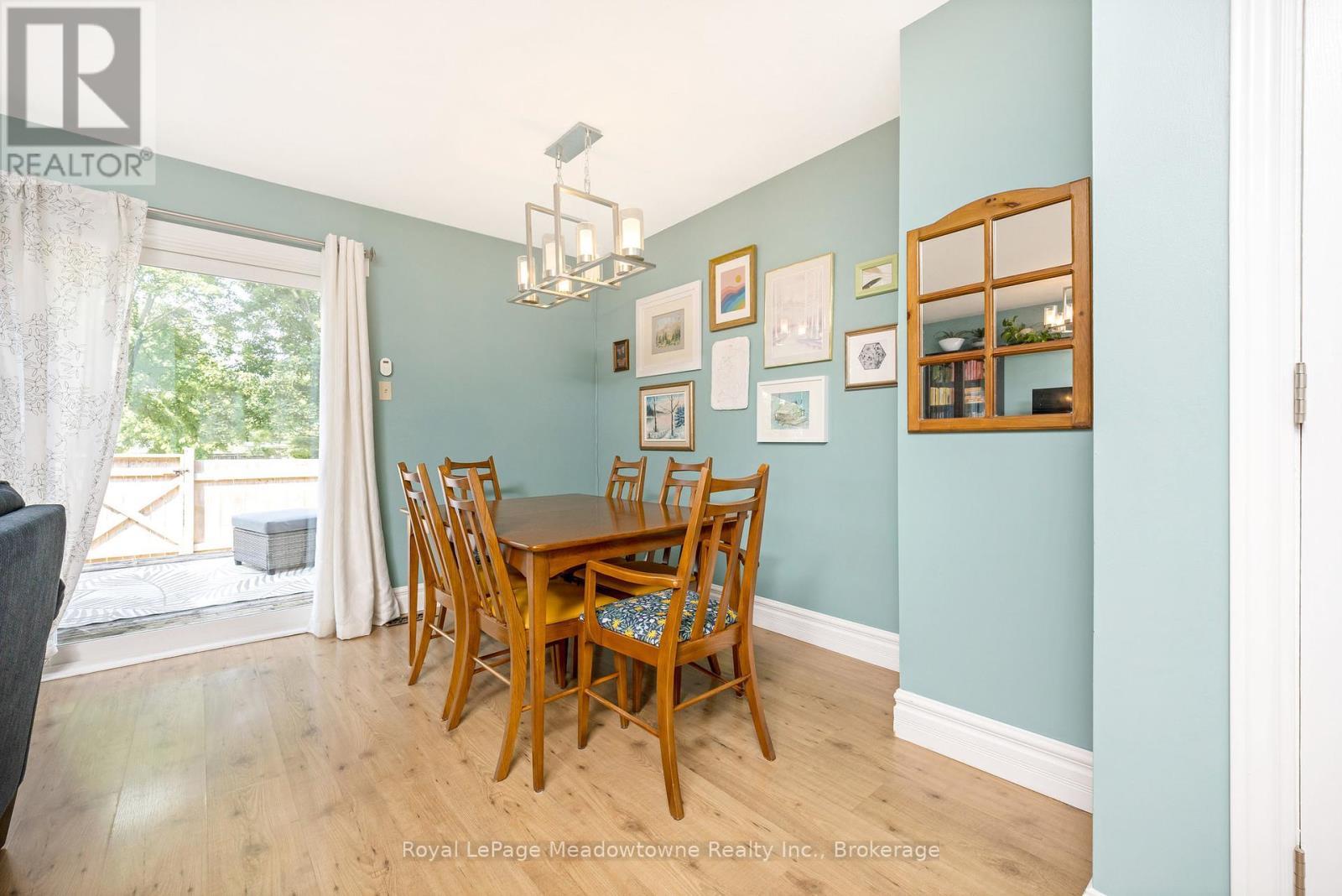 












633 WOODWARD AVENUE

,
Milton (DP Dorset Park),




Ontario
L9T3K4

