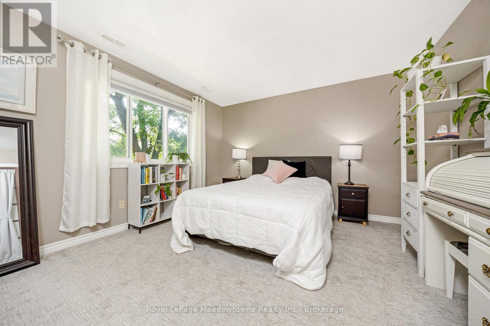 












633 WOODWARD AVENUE

,
Milton (DP Dorset Park),




Ontario
L9T3K4

