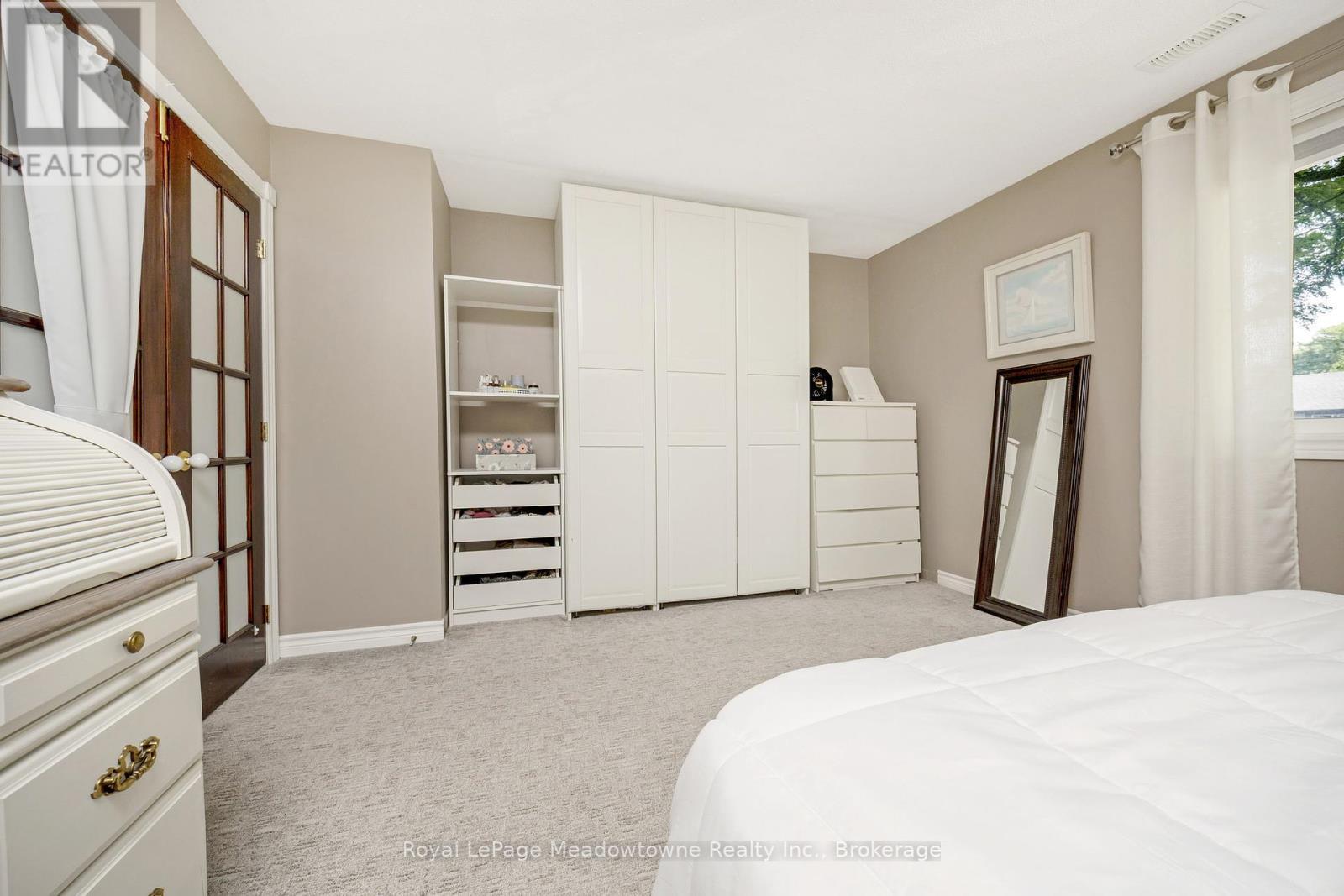 












633 WOODWARD AVENUE

,
Milton (DP Dorset Park),




Ontario
L9T3K4

