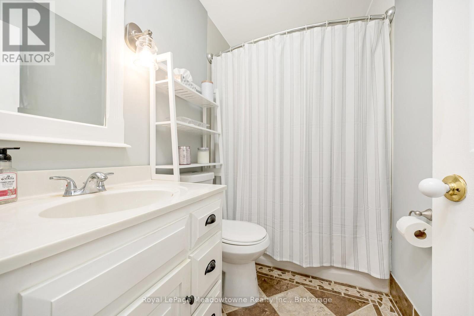












633 WOODWARD AVENUE

,
Milton (DP Dorset Park),




Ontario
L9T3K4

