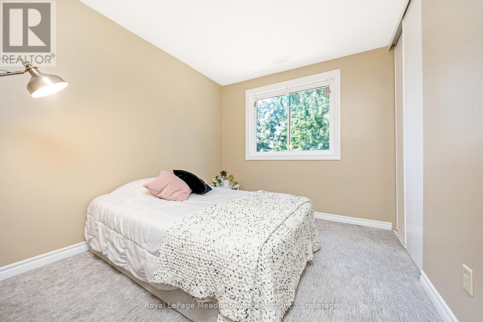 












633 WOODWARD AVENUE

,
Milton (DP Dorset Park),




Ontario
L9T3K4

