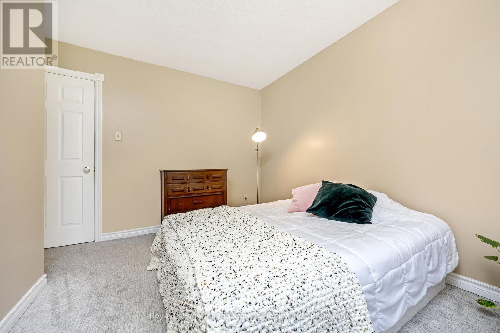 












633 WOODWARD AVENUE

,
Milton (DP Dorset Park),




Ontario
L9T3K4

