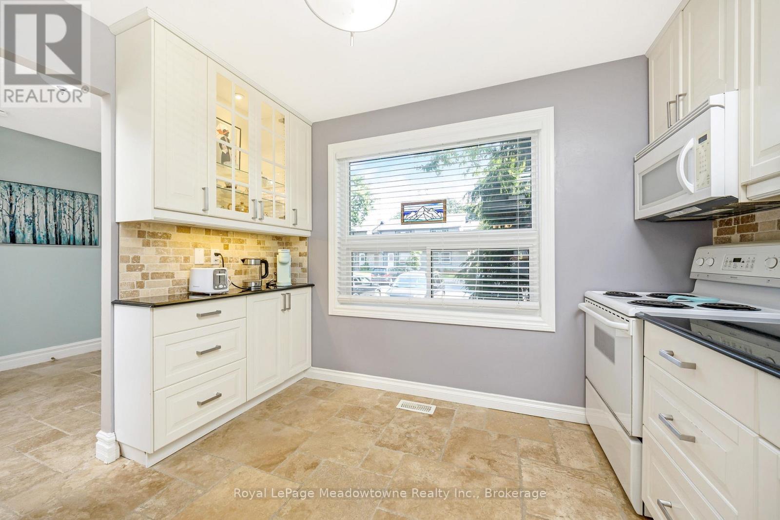 












633 WOODWARD AVENUE

,
Milton (DP Dorset Park),




Ontario
L9T3K4


