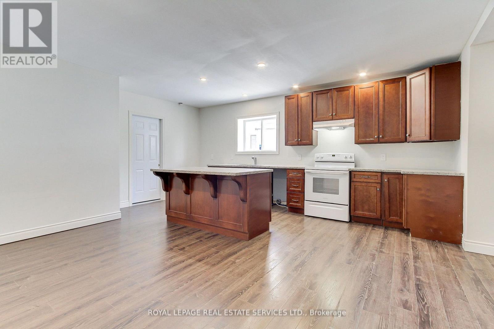 












395 BAY STREET

,
Brock,




Ontario
L0K1A0

