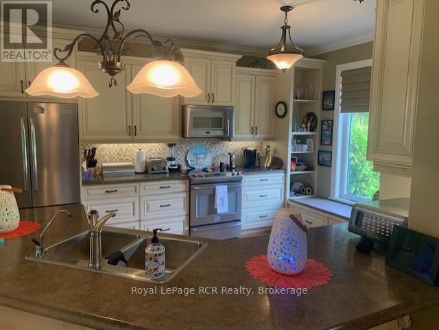 












1626 SILVER LAKE RD ROAD

,
South Bruce Peninsula,




Ontario
N0H2T0

