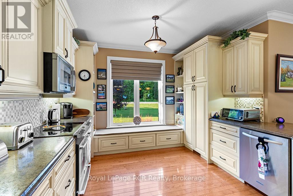 












1626 SILVER LAKE RD ROAD

,
South Bruce Peninsula,




Ontario
N0H2T0

