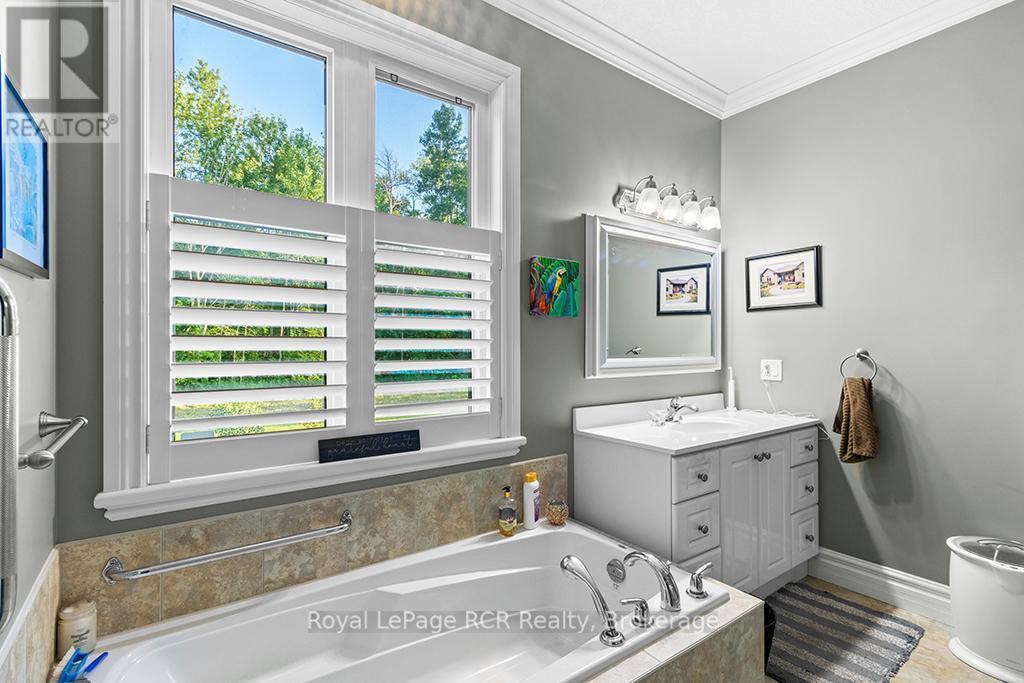 












1626 SILVER LAKE RD ROAD

,
South Bruce Peninsula,




Ontario
N0H2T0

