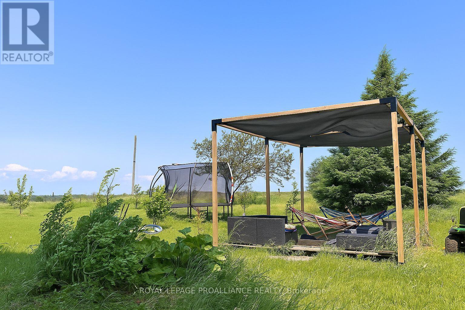 












182 BETHEL ROAD

,
Prince Edward County (Sophiasburg Ward),




Ontario
K0K2T0

