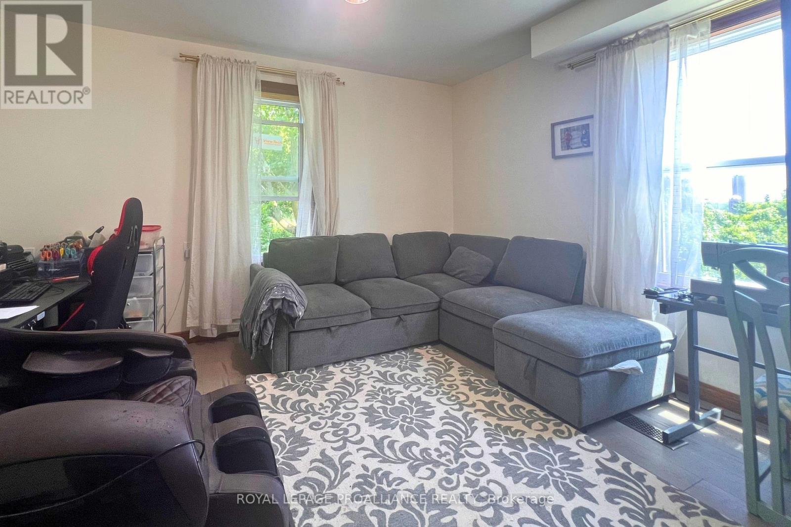 












182 BETHEL ROAD

,
Prince Edward County (Sophiasburg Ward),




Ontario
K0K2T0

