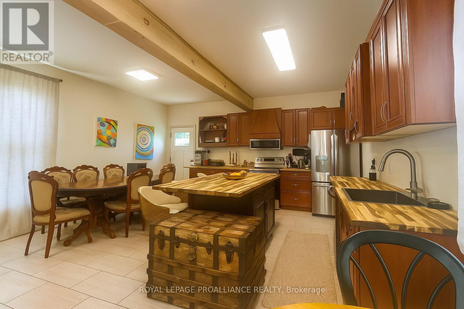 












182 BETHEL ROAD

,
Prince Edward County (Sophiasburg Ward),




Ontario
K0K2T0

