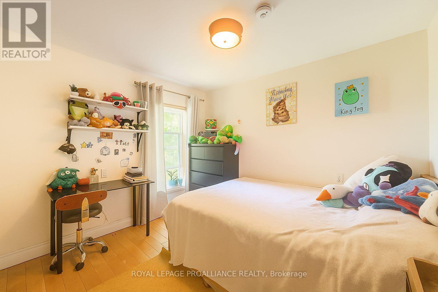 












182 BETHEL ROAD

,
Prince Edward County (Sophiasburg Ward),




Ontario
K0K2T0

