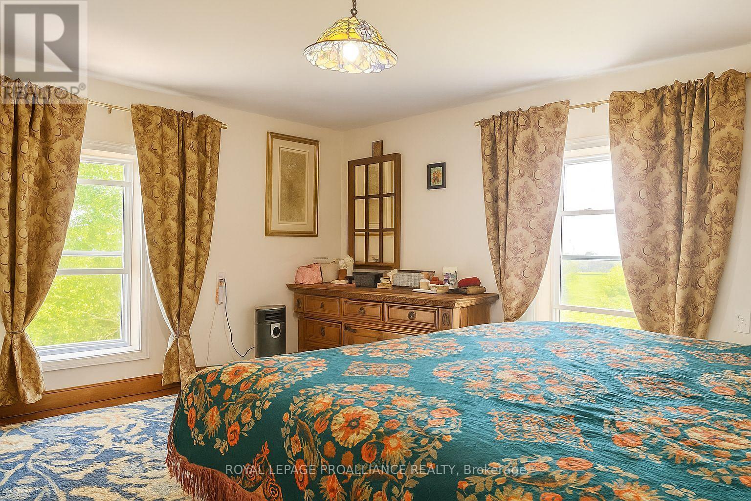 












182 BETHEL ROAD

,
Prince Edward County (Sophiasburg Ward),




Ontario
K0K2T0

