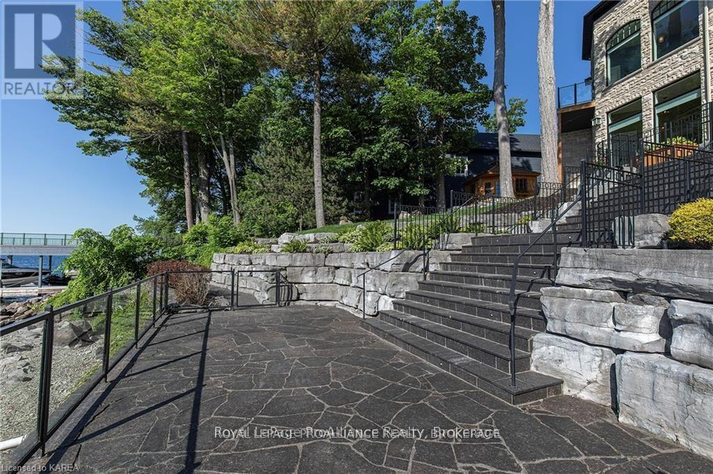 












1618 ST LAWRENCE AVENUE

,
Kingston (Kingston East (Incl CFB Kingston)),




Ontario
K7L4V1

