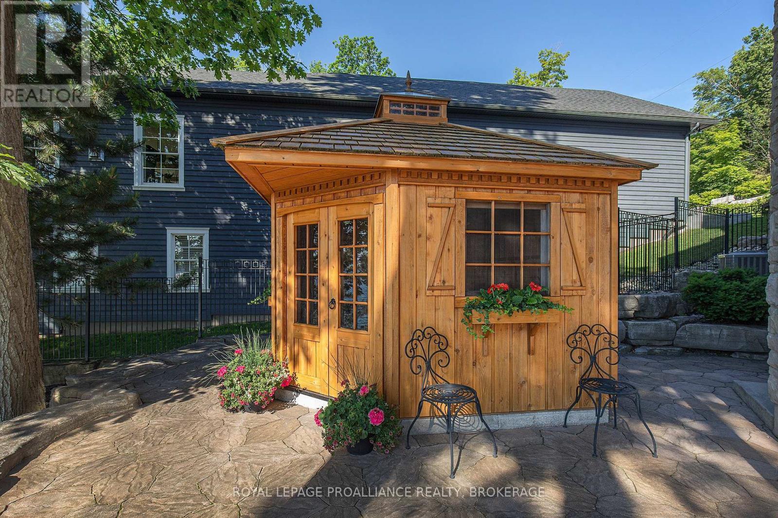 












1618 ST LAWRENCE AVENUE

,
Kingston (Kingston East (Incl CFB Kingston)),




Ontario
K7L4V1

