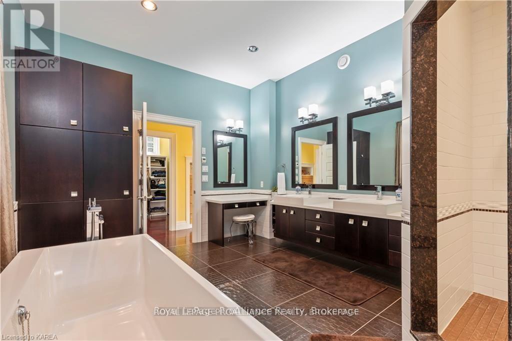 












1618 ST LAWRENCE AVENUE

,
Kingston (Kingston East (Incl CFB Kingston)),




Ontario
K7L4V1

