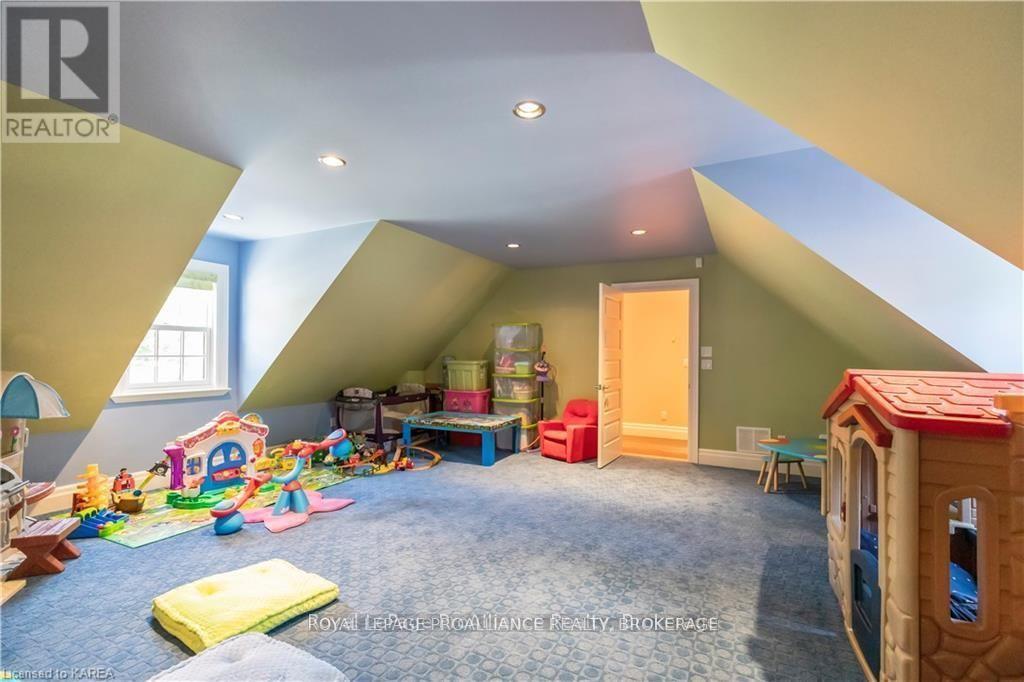 












1618 ST LAWRENCE AVENUE

,
Kingston (Kingston East (Incl CFB Kingston)),




Ontario
K7L4V1

