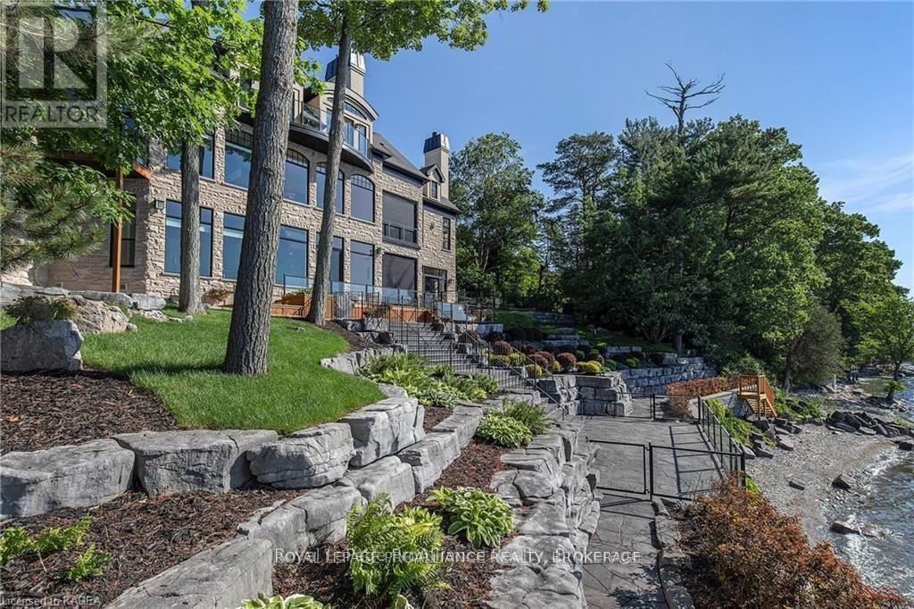 












1618 ST LAWRENCE AVENUE

,
Kingston (Kingston East (Incl CFB Kingston)),




Ontario
K7L4V1

