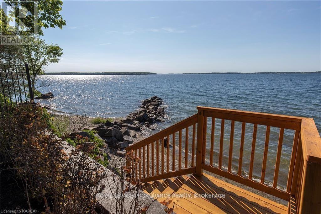 












1618 ST LAWRENCE AVENUE

,
Kingston (Kingston East (Incl CFB Kingston)),




Ontario
K7L4V1

