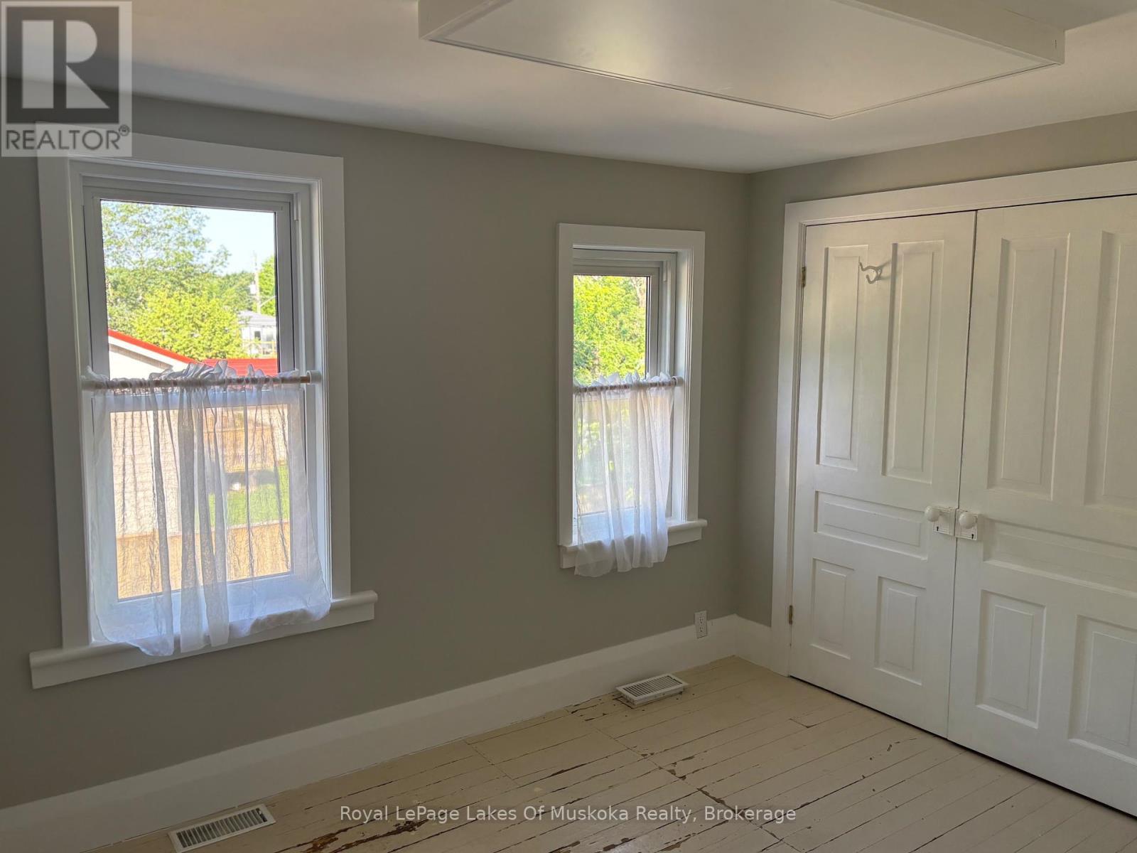 












164 WELLINGTON STREET N

,
Bracebridge (Monck (Bracebridge)),




Ontario
P1L1C4

