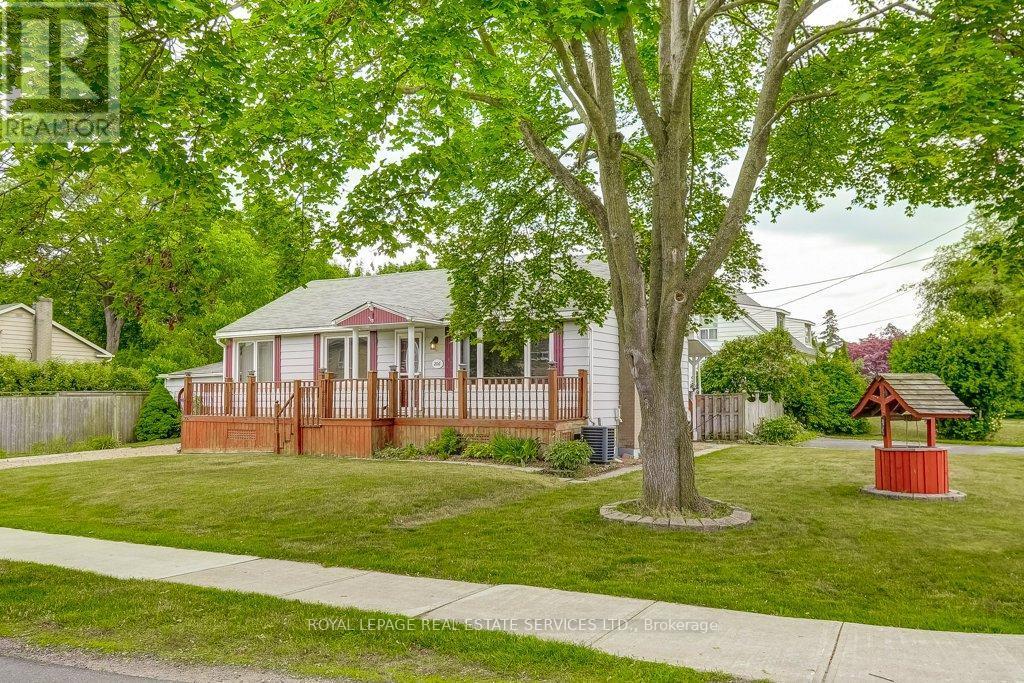 












206 MAURICE DRIVE

,
Oakville,




Ontario
L6K2W9

