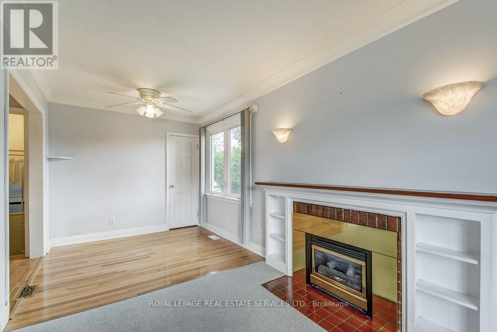 












206 MAURICE DRIVE

,
Oakville,




Ontario
L6K2W9

