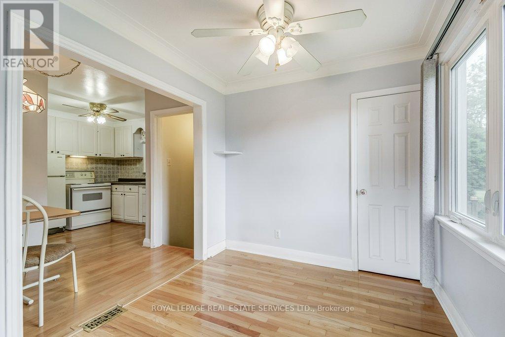 












206 MAURICE DRIVE

,
Oakville,




Ontario
L6K2W9

