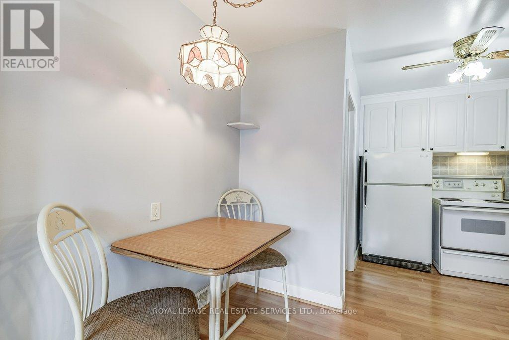 












206 MAURICE DRIVE

,
Oakville,




Ontario
L6K2W9

